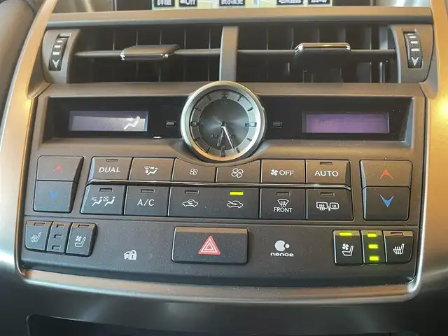 レクサス ＮＸ 300h Fスポーツ 高知県 2017(平29)年 2.7万km ホワイトノーヴァガラスフレーク ワンオーナー/純正ナビ/→AM/FM/CD/DVD/Bluetooth/フルセグTV/シートヒーター/エアシート/レーダークルーズコントロール/レーンキープアシスト/衝突軽減ブレーキ/ハンドルヒーター/バックカメラ/コーナーセンサー/パワーバックドア/パワーシート/メモリー機能３名/三眼LEDヘッドライト/オートマチックハイビーム/レザーシート/ステアリングスイッチ/スマートキー/スペアキー/プッシュスタート/社外アルミホイール20インチ/純正フロアマット/パドルシフト