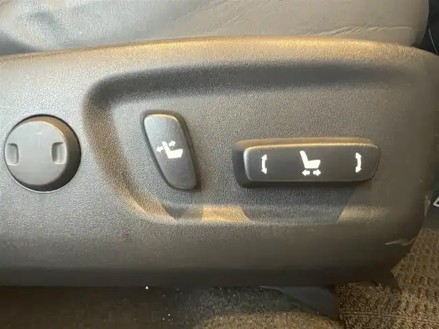 レクサス ＮＸ 300h Fスポーツ 高知県 2017(平29)年 2.7万km ホワイトノーヴァガラスフレーク ワンオーナー/純正ナビ/→AM/FM/CD/DVD/Bluetooth/フルセグTV/シートヒーター/エアシート/レーダークルーズコントロール/レーンキープアシスト/衝突軽減ブレーキ/ハンドルヒーター/バックカメラ/コーナーセンサー/パワーバックドア/パワーシート/メモリー機能３名/三眼LEDヘッドライト/オートマチックハイビーム/レザーシート/ステアリングスイッチ/スマートキー/スペアキー/プッシュスタート/社外アルミホイール20インチ/純正フロアマット/パドルシフト