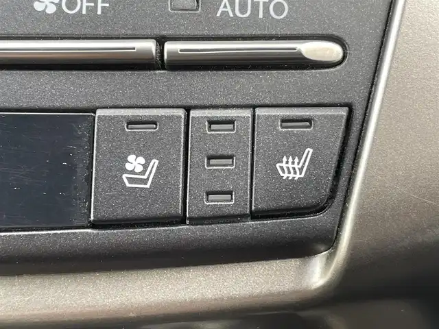 レクサス ＮＸ 300h バージョンL 東京都 2019(令1)年 5.9万km ブラック サンルーフ/純正ナビ/フルセグ/バックカメラ/ビルトインETC2.0/シートヒーター/ベンチレーションシート/パドルシフト/パワーテールゲート/3眼LEDヘッドライト/Lexus Safety System ＋/・プリクラッシュセーフティ/・レーントレーシングアシスト/・オートマチックハイビーム/・アダプティブハイビームシステム/・レーダークルーズコントロール/・ブラインドスポットモニター