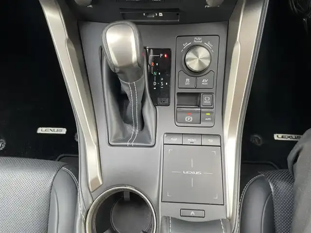 レクサス ＮＸ 300h バージョンL 東京都 2019(令1)年 5.9万km ブラック サンルーフ/純正ナビ/フルセグ/バックカメラ/ビルトインETC2.0/シートヒーター/ベンチレーションシート/パドルシフト/パワーテールゲート/3眼LEDヘッドライト/Lexus Safety System ＋/・プリクラッシュセーフティ/・レーントレーシングアシスト/・オートマチックハイビーム/・アダプティブハイビームシステム/・レーダークルーズコントロール/・ブラインドスポットモニター