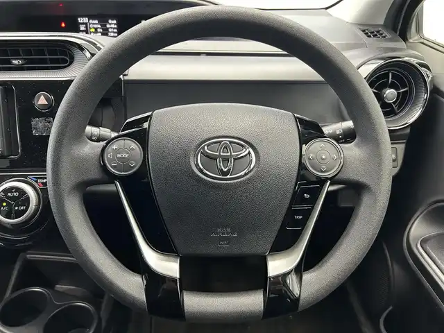 トヨタ アクア S 鹿児島県 2018(平30)年 6.5万km スーパーホワイトⅡ 社外SDナビ/（CD/Bluetooth/FM/AM）/ETC/エコドライブモード/EVドライブモード/純正ハロゲンヘッドライト/ヘッドライトレベライザー/電動格納ミラー/ステアリングリモコン/フロアマット/純正ドアバイザー