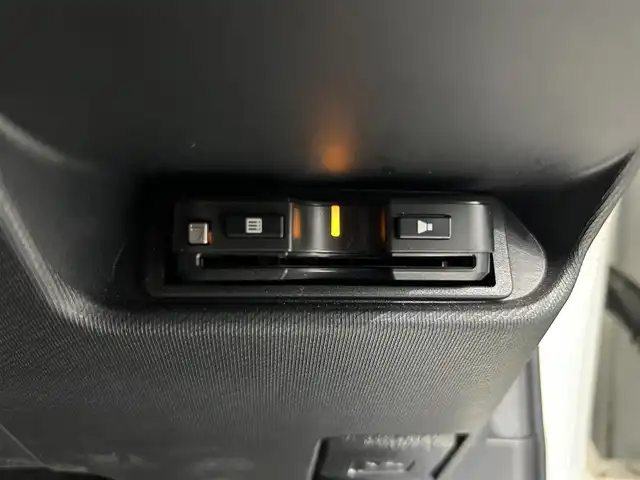 トヨタ アクア S 鹿児島県 2018(平30)年 6.5万km スーパーホワイトⅡ 社外SDナビ/（CD/Bluetooth/FM/AM）/ETC/エコドライブモード/EVドライブモード/純正ハロゲンヘッドライト/ヘッドライトレベライザー/電動格納ミラー/ステアリングリモコン/フロアマット/純正ドアバイザー