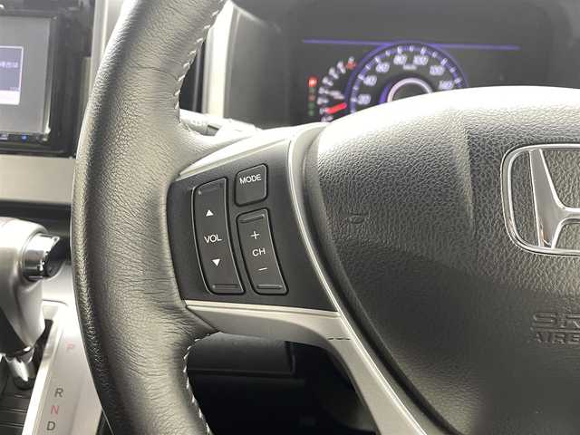ホンダ ステップワゴン スパーダ Z クールスピリット 熊本県 2015(平27)年 7.3万km ホワイトオーキッドパール 社外ナビ（ＣＤ・ＤＶＤ・フルセグ・ＢＴ・ＳＤ・ｉｐｏｄ）/社外フリップダウンモニター/クルーズコントロール　/両側パワースライドドア　/横滑り防止　/アイドリングストップ　/パドルシフト/ハーフレザーシート　/純正フロアマット　/純正１７インチＡＷ/オートライト/HIDライト/フォグライト/スマートキー