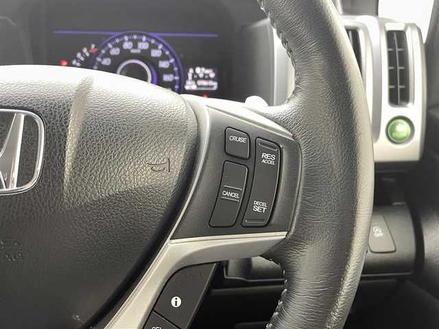ホンダ ステップワゴン スパーダ Z クールスピリット 熊本県 2015(平27)年 7.3万km ホワイトオーキッドパール 社外ナビ（ＣＤ・ＤＶＤ・フルセグ・ＢＴ・ＳＤ・ｉｐｏｄ）/社外フリップダウンモニター/クルーズコントロール　/両側パワースライドドア　/横滑り防止　/アイドリングストップ　/パドルシフト/ハーフレザーシート　/純正フロアマット　/純正１７インチＡＷ/オートライト/HIDライト/フォグライト/スマートキー