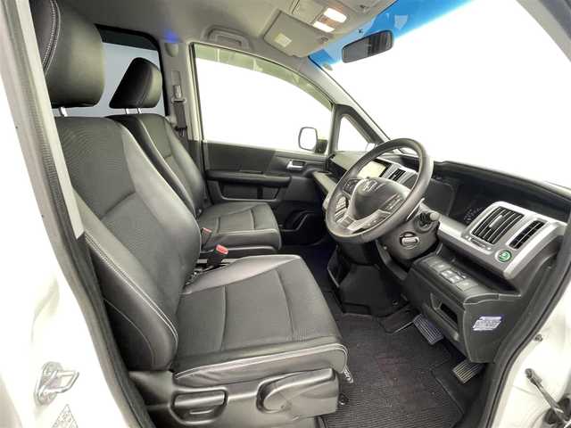 ホンダ ステップワゴン スパーダ Z クールスピリット 熊本県 2015(平27)年 7.3万km ホワイトオーキッドパール 社外ナビ（ＣＤ・ＤＶＤ・フルセグ・ＢＴ・ＳＤ・ｉｐｏｄ）/社外フリップダウンモニター/クルーズコントロール　/両側パワースライドドア　/横滑り防止　/アイドリングストップ　/パドルシフト/ハーフレザーシート　/純正フロアマット　/純正１７インチＡＷ/オートライト/HIDライト/フォグライト/スマートキー