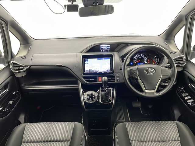 トヨタ ヴォクシー ZS 煌 宮崎県 2018(平30)年 4.8万km ブラック 禁煙車/トヨタセーフティセンス/純正9型ナビTV/（NSZT-Y66T/CD/DVD/Bluetooth/フルセグTV)/純正バックカメラ/純正モデリスタエアロ/純正16インチアルミ/純正フロアマット/社外前後ドライブレコーダー/両側電動スライドドア/クルーズコントロール/レーンディパーチャーアラート/オートマチックハイビーム/オート電動格納ミラー/ウインカードアミラー/Wオートエアコン/本革巻ハンドル/ETC/スマートキー/プッシュエンジンスタート/新車時保証書/取扱い説明書