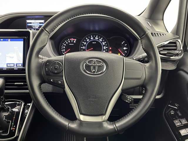 トヨタ ヴォクシー ZS 煌 宮崎県 2018(平30)年 4.8万km ブラック 禁煙車/トヨタセーフティセンス/純正9型ナビTV/（NSZT-Y66T/CD/DVD/Bluetooth/フルセグTV)/純正バックカメラ/純正モデリスタエアロ/純正16インチアルミ/純正フロアマット/社外前後ドライブレコーダー/両側電動スライドドア/クルーズコントロール/レーンディパーチャーアラート/オートマチックハイビーム/オート電動格納ミラー/ウインカードアミラー/Wオートエアコン/本革巻ハンドル/ETC/スマートキー/プッシュエンジンスタート/新車時保証書/取扱い説明書