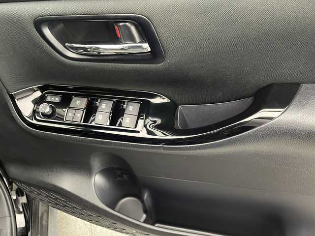 トヨタ ヴォクシー ZS 煌 宮崎県 2018(平30)年 4.8万km ブラック 禁煙車/トヨタセーフティセンス/純正9型ナビTV/（NSZT-Y66T/CD/DVD/Bluetooth/フルセグTV)/純正バックカメラ/純正モデリスタエアロ/純正16インチアルミ/純正フロアマット/社外前後ドライブレコーダー/両側電動スライドドア/クルーズコントロール/レーンディパーチャーアラート/オートマチックハイビーム/オート電動格納ミラー/ウインカードアミラー/Wオートエアコン/本革巻ハンドル/ETC/スマートキー/プッシュエンジンスタート/新車時保証書/取扱い説明書