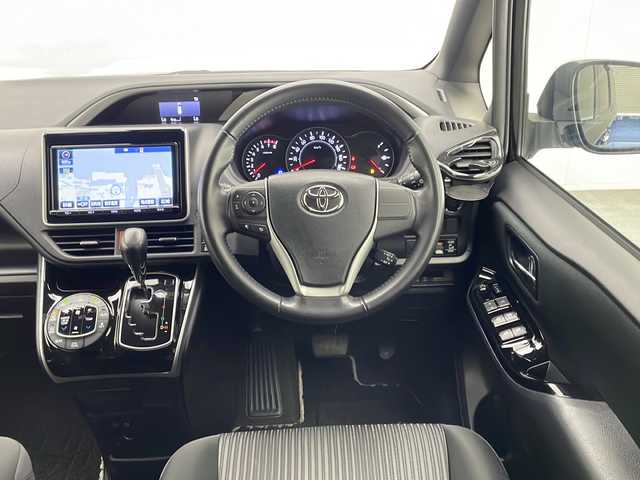 トヨタ ヴォクシー ZS 煌 宮崎県 2018(平30)年 4.8万km ブラック 禁煙車/トヨタセーフティセンス/純正9型ナビTV/（NSZT-Y66T/CD/DVD/Bluetooth/フルセグTV)/純正バックカメラ/純正モデリスタエアロ/純正16インチアルミ/純正フロアマット/社外前後ドライブレコーダー/両側電動スライドドア/クルーズコントロール/レーンディパーチャーアラート/オートマチックハイビーム/オート電動格納ミラー/ウインカードアミラー/Wオートエアコン/本革巻ハンドル/ETC/スマートキー/プッシュエンジンスタート/新車時保証書/取扱い説明書