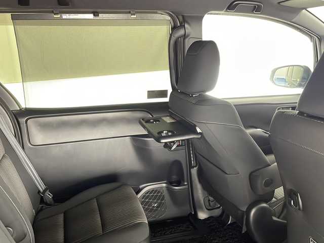トヨタ ヴォクシー ZS 煌 宮崎県 2018(平30)年 4.8万km ブラック 禁煙車/トヨタセーフティセンス/純正9型ナビTV/（NSZT-Y66T/CD/DVD/Bluetooth/フルセグTV)/純正バックカメラ/純正モデリスタエアロ/純正16インチアルミ/純正フロアマット/社外前後ドライブレコーダー/両側電動スライドドア/クルーズコントロール/レーンディパーチャーアラート/オートマチックハイビーム/オート電動格納ミラー/ウインカードアミラー/Wオートエアコン/本革巻ハンドル/ETC/スマートキー/プッシュエンジンスタート/新車時保証書/取扱い説明書