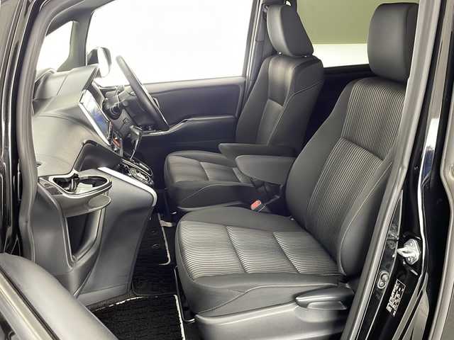 トヨタ ヴォクシー ZS 煌 宮崎県 2018(平30)年 4.8万km ブラック 禁煙車/トヨタセーフティセンス/純正9型ナビTV/（NSZT-Y66T/CD/DVD/Bluetooth/フルセグTV)/純正バックカメラ/純正モデリスタエアロ/純正16インチアルミ/純正フロアマット/社外前後ドライブレコーダー/両側電動スライドドア/クルーズコントロール/レーンディパーチャーアラート/オートマチックハイビーム/オート電動格納ミラー/ウインカードアミラー/Wオートエアコン/本革巻ハンドル/ETC/スマートキー/プッシュエンジンスタート/新車時保証書/取扱い説明書