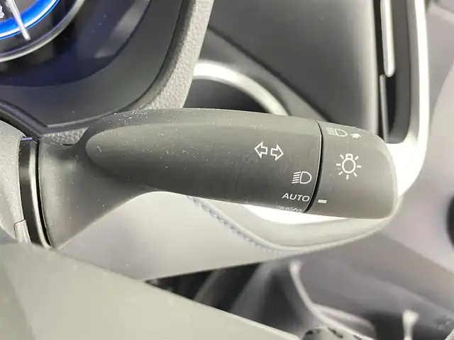 トヨタ ヴォクシー ハイブリッド S－Z 千葉県 2022(令4)年 3.1万km アティチュードブラックマイカ 純正ナビ/フルセグTV　CD　Bluetooth/フリップダウンモニター/バックカメラ/ETC2.0/オートライト/オートハイビーム/トヨタセーフティセンス/・衝突軽減ブレーキ/・レーンキープアシスト/・レーダークルーズコントロール/・発信遅れ告知機能/コーナーセンサー/ブレーキホールド/電子パーキング/シートヒーター/USB・タイプC入力端子/2列目オットマン/パワーバックドア/オートリトラミラー/純正アルミホイール