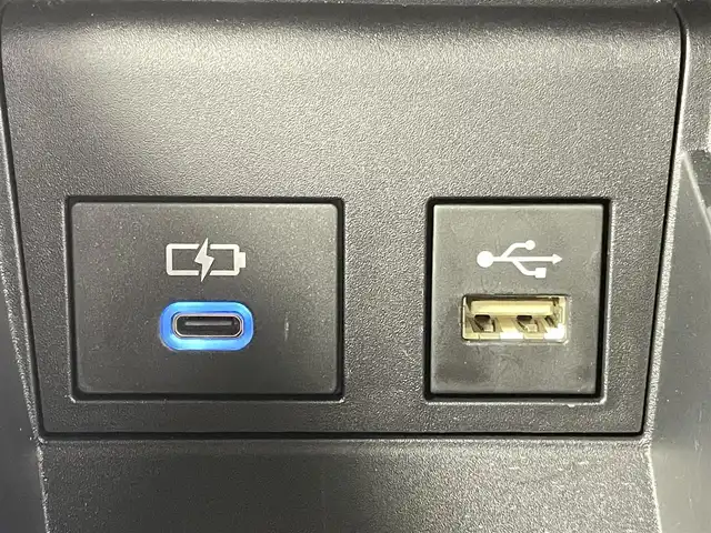 トヨタ ヴォクシー ハイブリッド S－Z 千葉県 2022(令4)年 3.1万km アティチュードブラックマイカ 純正ナビ/フルセグTV　CD　Bluetooth/フリップダウンモニター/バックカメラ/ETC2.0/オートライト/オートハイビーム/トヨタセーフティセンス/・衝突軽減ブレーキ/・レーンキープアシスト/・レーダークルーズコントロール/・発信遅れ告知機能/コーナーセンサー/ブレーキホールド/電子パーキング/シートヒーター/USB・タイプC入力端子/2列目オットマン/パワーバックドア/オートリトラミラー/純正アルミホイール
