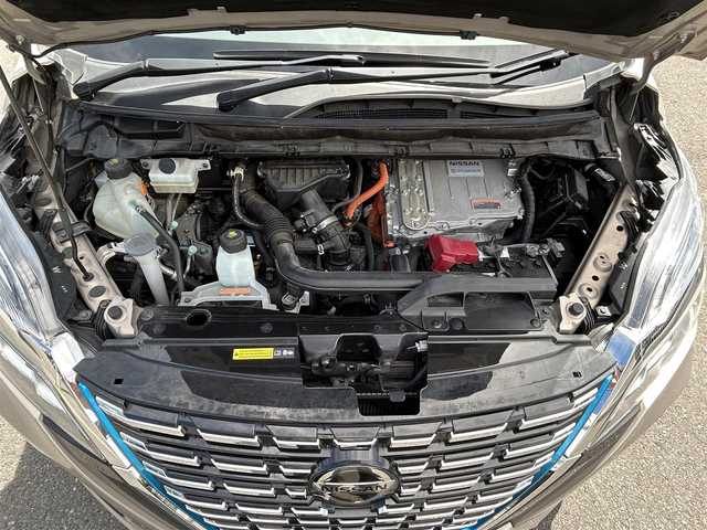 日産 セレナ e－パワー ハイウェイスター V 佐賀県 2020(令2)年 5.6万km カシミヤグレージュ 7人乗り/プロパイロット/エマージェンシーブレーキ/インテリジェントクルーズコントロール/インテリジェントパーキングアシスト/LDW/LDI/BSI/BSW/前後ソナー/純正10インチSDナビ/・全方位カメラ/・フルセグTV/BT/CD/DVD/純正フリップダウンモニター/純正ドライブレコーダー(DJ4-D)/ハンズフリー両側パワースライドドア/純正16インチAW/合皮シート/シートヒーター/ステアリングヒーター/LEDヘッドライト/オートライト/プッシュスタート/電動パーキングスイッチ/ETC/リアサンシェード/電動格納ミラー/ドアバイザー/ISOFIX/エアバックW/サイド/カーテン