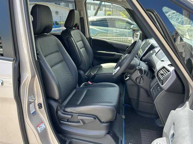 日産 セレナ e－パワー ハイウェイスター V 佐賀県 2020(令2)年 5.6万km カシミヤグレージュ 7人乗り/プロパイロット/エマージェンシーブレーキ/インテリジェントクルーズコントロール/インテリジェントパーキングアシスト/LDW/LDI/BSI/BSW/前後ソナー/純正10インチSDナビ/・全方位カメラ/・フルセグTV/BT/CD/DVD/純正フリップダウンモニター/純正ドライブレコーダー(DJ4-D)/ハンズフリー両側パワースライドドア/純正16インチAW/合皮シート/シートヒーター/ステアリングヒーター/LEDヘッドライト/オートライト/プッシュスタート/電動パーキングスイッチ/ETC/リアサンシェード/電動格納ミラー/ドアバイザー/ISOFIX/エアバックW/サイド/カーテン