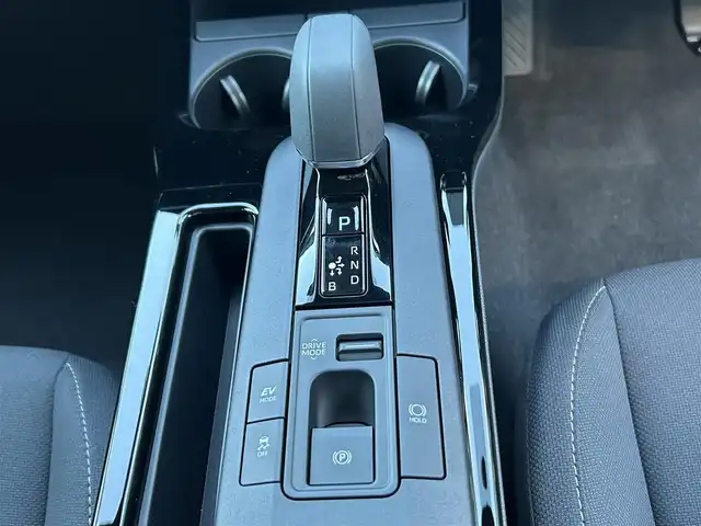 トヨタ プリウス G 千葉県 2025(令7)年 0.3万km プラチナホワイトパールマイカ 純正ディスプレイオーディオ/フルセグ /バックカメラ/ドライブレコーダー/プリクラッシュセーフティ/レーダークルーズコントロール/LEDヘッドライト/オートライト/オートハイビーム/前席シートヒーター/ドライブモードセレクト