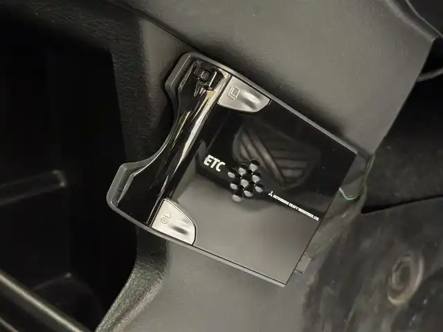 スズキ クロスビー HYBRID MZ 群馬県 2017(平29)年 7.6万km キャラバンアイボリーパールメタリック/ホワイト 2トーンルーフ 安全装備/・衝突軽減ブレーキ/・レーンキープアシスト/・リアコーナーセンサー/・クルーズコントロール/・オートライト/・オートハイビーム/・横滑り防止/・パノラミックビューモニター/社外8インチナビゲーション/・AM/FM/フルセグTV/・Bluetooth/CD/DVD/・MSV/SD/バックカメラ/パドルシフト/ヒーターミラー/ミラー一体型ドライブレコーダー/LEDヘッドライト/LEDフォグランプ/純正フロアマット/スマートキー/プッシュスタート