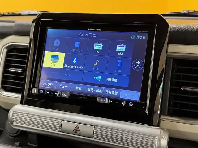 スズキ クロスビー HYBRID MZ 群馬県 2017(平29)年 7.6万km キャラバンアイボリーパールメタリック/ホワイト 2トーンルーフ 安全装備/・衝突軽減ブレーキ/・レーンキープアシスト/・リアコーナーセンサー/・クルーズコントロール/・オートライト/・オートハイビーム/・横滑り防止/・パノラミックビューモニター/社外8インチナビゲーション/・AM/FM/フルセグTV/・Bluetooth/CD/DVD/・MSV/SD/バックカメラ/パドルシフト/ヒーターミラー/ミラー一体型ドライブレコーダー/LEDヘッドライト/LEDフォグランプ/純正フロアマット/スマートキー/プッシュスタート