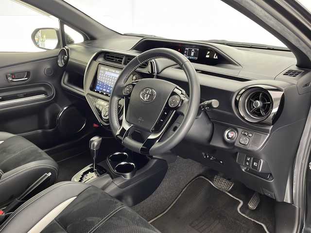 トヨタ アクア G GRスポーツ 宮崎県 2019(令1)年 3.7万km ブラック 禁煙車/トヨタセーフティセンス/純正9型ナビTV/（NSZT-Y68T/CD/DVD/Bluetooth/フルセグTV)/純正バックカメラ/純正ドライブレコーダー/純正LEDオートライト/純正LEDフォグ/純正16インチアルミ/純正フロアマット/クルーズコントロール/レーンディパーチャーアラート/オートマチックハイビーム/ピアノブラックパネル/オートエアコン/ハーフレザーシート/スマートキー/プッシュエンジンスタート/新車時保証書/取扱い説明書