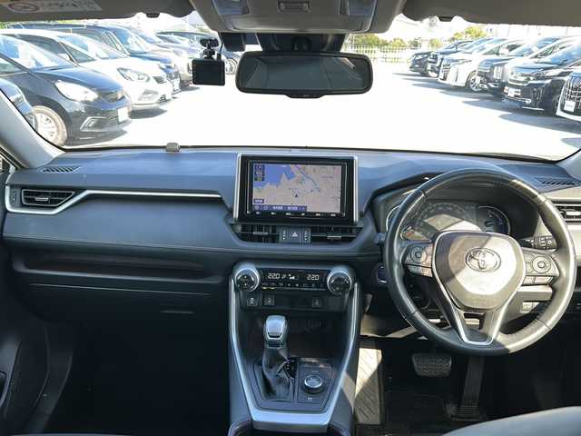 トヨタ ＲＡＶ４ ハイブリッドG 沖縄県 2019(令1)年 7.2万km パール 純正９インチナビ/（ＡＭ／ＦＭ／ＣＤ／ＤＶＤ／ＢＴ）　/フルセグＴＶ　/バックモニター　/トヨタセーフティーセンス　/電動リアゲート　/パワーシート　/純正１８インチＡＷ　/クルコン　/ドラレコ　/ＥＴＣ/オートマチックハイビーム/プッシュスタート/スマートキー/純正フロアアット