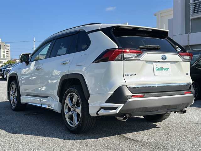 トヨタ ＲＡＶ４ ハイブリッドG 沖縄県 2019(令1)年 7.2万km パール 純正９インチナビ/（ＡＭ／ＦＭ／ＣＤ／ＤＶＤ／ＢＴ）　/フルセグＴＶ　/バックモニター　/トヨタセーフティーセンス　/電動リアゲート　/パワーシート　/純正１８インチＡＷ　/クルコン　/ドラレコ　/ＥＴＣ/オートマチックハイビーム/プッシュスタート/スマートキー/純正フロアアット