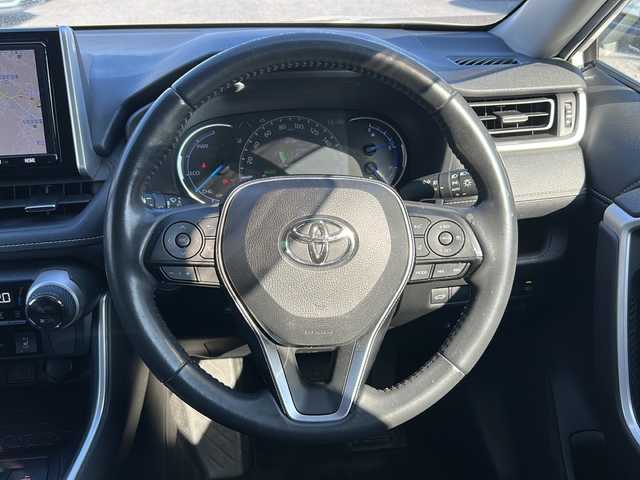トヨタ ＲＡＶ４ ハイブリッドG 沖縄県 2019(令1)年 7.2万km パール 純正９インチナビ/（ＡＭ／ＦＭ／ＣＤ／ＤＶＤ／ＢＴ）　/フルセグＴＶ　/バックモニター　/トヨタセーフティーセンス　/電動リアゲート　/パワーシート　/純正１８インチＡＷ　/クルコン　/ドラレコ　/ＥＴＣ/オートマチックハイビーム/プッシュスタート/スマートキー/純正フロアアット