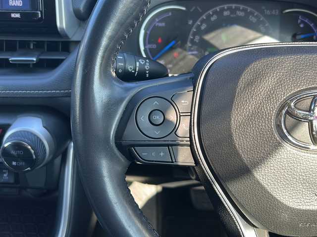 トヨタ ＲＡＶ４ ハイブリッドG 沖縄県 2019(令1)年 7.2万km パール 純正９インチナビ/（ＡＭ／ＦＭ／ＣＤ／ＤＶＤ／ＢＴ）　/フルセグＴＶ　/バックモニター　/トヨタセーフティーセンス　/電動リアゲート　/パワーシート　/純正１８インチＡＷ　/クルコン　/ドラレコ　/ＥＴＣ/オートマチックハイビーム/プッシュスタート/スマートキー/純正フロアアット