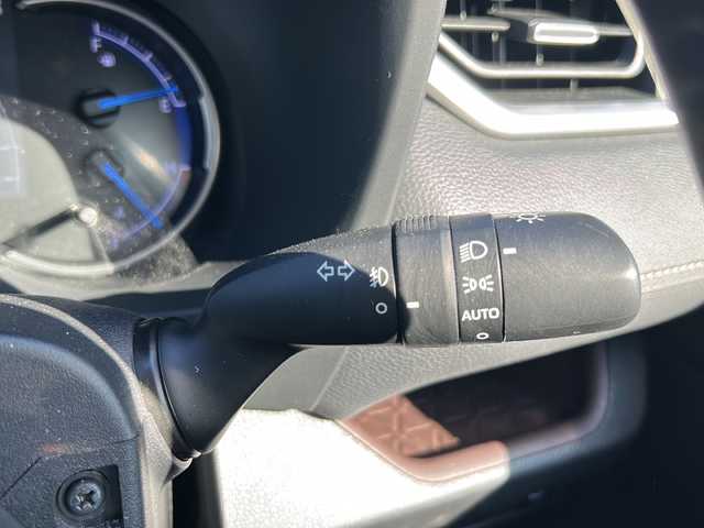 トヨタ ＲＡＶ４ ハイブリッドG 沖縄県 2019(令1)年 7.2万km パール 純正９インチナビ/（ＡＭ／ＦＭ／ＣＤ／ＤＶＤ／ＢＴ）　/フルセグＴＶ　/バックモニター　/トヨタセーフティーセンス　/電動リアゲート　/パワーシート　/純正１８インチＡＷ　/クルコン　/ドラレコ　/ＥＴＣ/オートマチックハイビーム/プッシュスタート/スマートキー/純正フロアアット