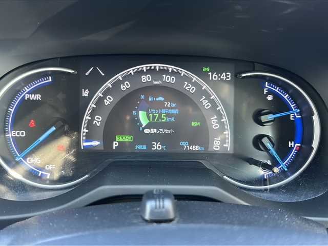 トヨタ ＲＡＶ４ ハイブリッドG 沖縄県 2019(令1)年 7.2万km パール 純正９インチナビ/（ＡＭ／ＦＭ／ＣＤ／ＤＶＤ／ＢＴ）　/フルセグＴＶ　/バックモニター　/トヨタセーフティーセンス　/電動リアゲート　/パワーシート　/純正１８インチＡＷ　/クルコン　/ドラレコ　/ＥＴＣ/オートマチックハイビーム/プッシュスタート/スマートキー/純正フロアアット