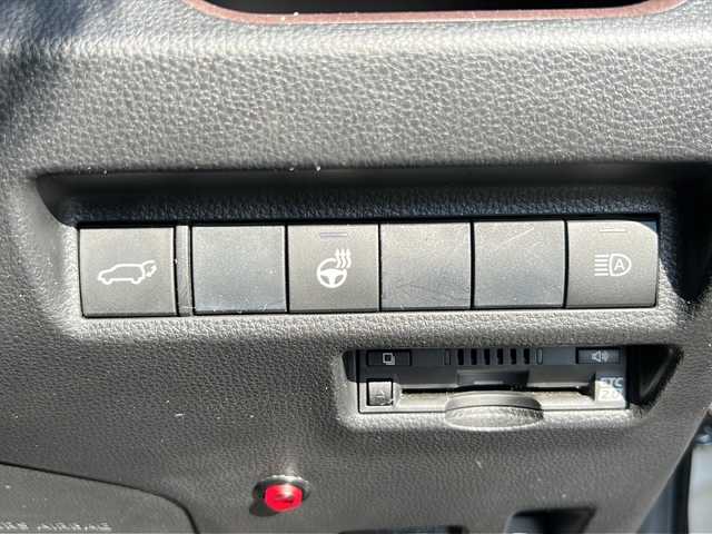 トヨタ ＲＡＶ４ ハイブリッドG 沖縄県 2019(令1)年 7.2万km パール 純正９インチナビ/（ＡＭ／ＦＭ／ＣＤ／ＤＶＤ／ＢＴ）　/フルセグＴＶ　/バックモニター　/トヨタセーフティーセンス　/電動リアゲート　/パワーシート　/純正１８インチＡＷ　/クルコン　/ドラレコ　/ＥＴＣ/オートマチックハイビーム/プッシュスタート/スマートキー/純正フロアアット