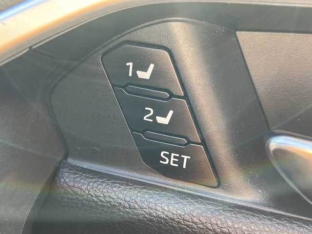 トヨタ ＲＡＶ４ ハイブリッドG 沖縄県 2019(令1)年 7.2万km パール 純正９インチナビ/（ＡＭ／ＦＭ／ＣＤ／ＤＶＤ／ＢＴ）　/フルセグＴＶ　/バックモニター　/トヨタセーフティーセンス　/電動リアゲート　/パワーシート　/純正１８インチＡＷ　/クルコン　/ドラレコ　/ＥＴＣ/オートマチックハイビーム/プッシュスタート/スマートキー/純正フロアアット