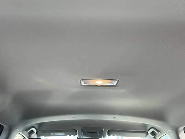 トヨタ ＲＡＶ４ ハイブリッドG 沖縄県 2019(令1)年 7.2万km パール 純正９インチナビ/（ＡＭ／ＦＭ／ＣＤ／ＤＶＤ／ＢＴ）　/フルセグＴＶ　/バックモニター　/トヨタセーフティーセンス　/電動リアゲート　/パワーシート　/純正１８インチＡＷ　/クルコン　/ドラレコ　/ＥＴＣ/オートマチックハイビーム/プッシュスタート/スマートキー/純正フロアアット