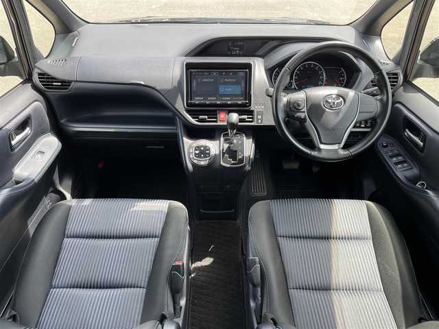 トヨタ ヴォクシー ZS 福岡県 2017(平29)年 5.7万km ボルドーマイカメタリック 純正9型SDナビ(フルセグTV/CD/DVD/BT)バックモニター後席モニタートヨタセーフティーセンス両側電動パワスラETC純正LEDヘットライト純正16インチアルミホイール純正フロアマットスマートキープッシュスタート