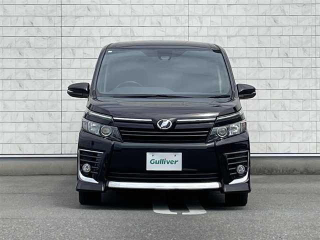 トヨタ ヴォクシー ZS 福岡県 2017(平29)年 5.7万km ボルドーマイカメタリック 純正9型SDナビ(フルセグTV/CD/DVD/BT)バックモニター後席モニタートヨタセーフティーセンス両側電動パワスラETC純正LEDヘットライト純正16インチアルミホイール純正フロアマットスマートキープッシュスタート