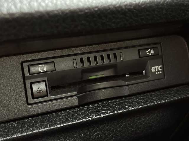 トヨタ ヴォクシー ZS 福岡県 2017(平29)年 5.7万km ボルドーマイカメタリック 純正9型SDナビ(フルセグTV/CD/DVD/BT)バックモニター後席モニタートヨタセーフティーセンス両側電動パワスラETC純正LEDヘットライト純正16インチアルミホイール純正フロアマットスマートキープッシュスタート