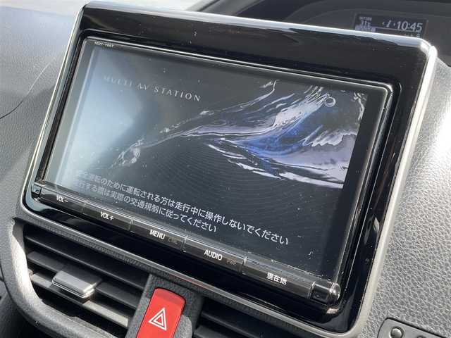 トヨタ ヴォクシー ZS 福岡県 2017(平29)年 5.7万km ボルドーマイカメタリック 純正9型SDナビ(フルセグTV/CD/DVD/BT)バックモニター後席モニタートヨタセーフティーセンス両側電動パワスラETC純正LEDヘットライト純正16インチアルミホイール純正フロアマットスマートキープッシュスタート