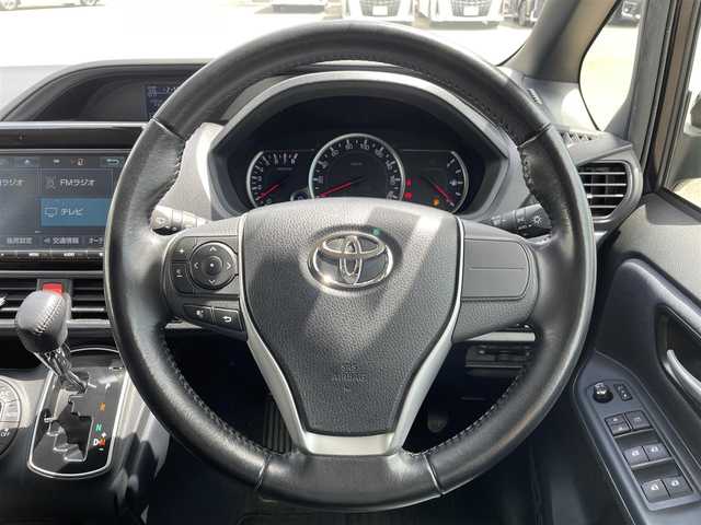 トヨタ ヴォクシー ZS 福岡県 2017(平29)年 5.7万km ボルドーマイカメタリック 純正9型SDナビ(フルセグTV/CD/DVD/BT)バックモニター後席モニタートヨタセーフティーセンス両側電動パワスラETC純正LEDヘットライト純正16インチアルミホイール純正フロアマットスマートキープッシュスタート