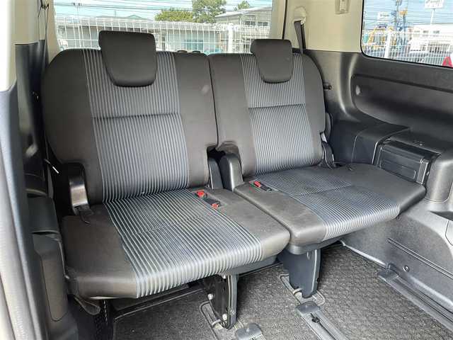 トヨタ ヴォクシー ZS 福岡県 2017(平29)年 5.7万km ボルドーマイカメタリック 純正9型SDナビ(フルセグTV/CD/DVD/BT)バックモニター後席モニタートヨタセーフティーセンス両側電動パワスラETC純正LEDヘットライト純正16インチアルミホイール純正フロアマットスマートキープッシュスタート