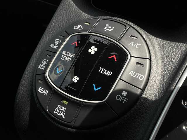 トヨタ ヴォクシー ZS 福岡県 2017(平29)年 5.7万km ボルドーマイカメタリック 純正9型SDナビ(フルセグTV/CD/DVD/BT)バックモニター後席モニタートヨタセーフティーセンス両側電動パワスラETC純正LEDヘットライト純正16インチアルミホイール純正フロアマットスマートキープッシュスタート