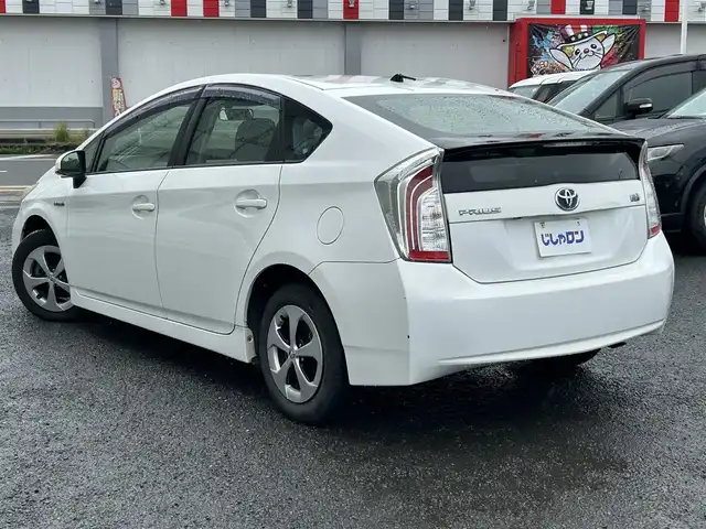 トヨタ プリウス L 宮崎県 2013(平25)年 8.8万km スーパーホワイトⅡ (株)IDOMが運営する【じしゃロン宮崎店】の自社ローン対象車両になります。こちらは現金ご利用時の価格です。/自社ローンご希望の方は別途その旨お申付け下さい。//ナビ(AVIC-MRZ05)//TV/CD/DVD//ETC//バックカメラ//ヘッドライトレベライザー//社外フロアマット//純正アルミホイール//ドアバイザー//ステアリングスイッチ（反応なし）