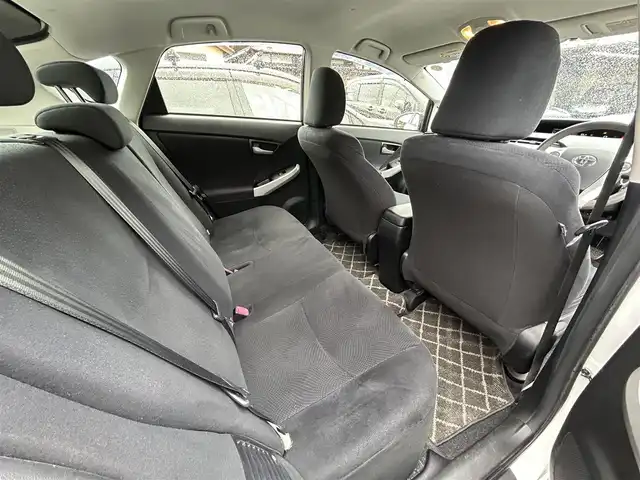 トヨタ プリウス L 宮崎県 2013(平25)年 8.8万km スーパーホワイトⅡ (株)IDOMが運営する【じしゃロン宮崎店】の自社ローン対象車両になります。こちらは現金ご利用時の価格です。/自社ローンご希望の方は別途その旨お申付け下さい。//ナビ(AVIC-MRZ05)//TV/CD/DVD//ETC//バックカメラ//ヘッドライトレベライザー//社外フロアマット//純正アルミホイール//ドアバイザー//ステアリングスイッチ（反応なし）