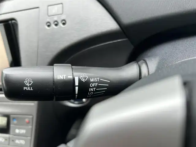 トヨタ プリウス L 宮崎県 2013(平25)年 8.8万km スーパーホワイトⅡ (株)IDOMが運営する【じしゃロン宮崎店】の自社ローン対象車両になります。こちらは現金ご利用時の価格です。/自社ローンご希望の方は別途その旨お申付け下さい。//ナビ(AVIC-MRZ05)//TV/CD/DVD//ETC//バックカメラ//ヘッドライトレベライザー//社外フロアマット//純正アルミホイール//ドアバイザー//ステアリングスイッチ（反応なし）