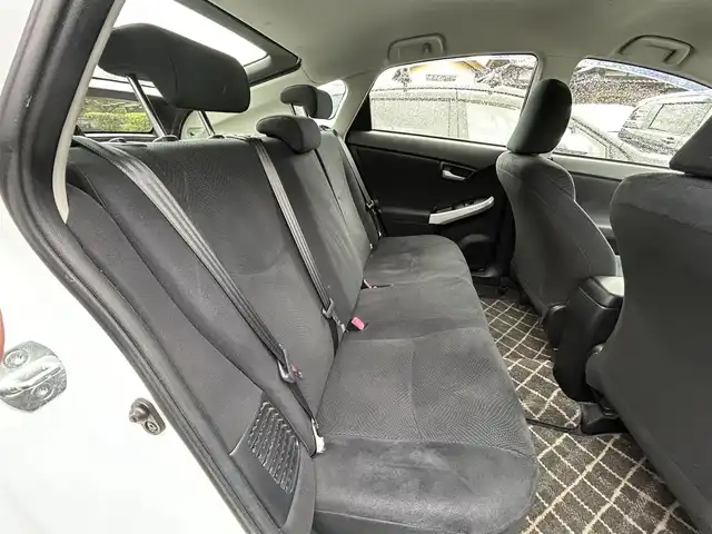 トヨタ プリウス L 宮崎県 2013(平25)年 8.8万km スーパーホワイトⅡ (株)IDOMが運営する【じしゃロン宮崎店】の自社ローン対象車両になります。こちらは現金ご利用時の価格です。/自社ローンご希望の方は別途その旨お申付け下さい。//ナビ(AVIC-MRZ05)//TV/CD/DVD//ETC//バックカメラ//ヘッドライトレベライザー//社外フロアマット//純正アルミホイール//ドアバイザー//ステアリングスイッチ（反応なし）