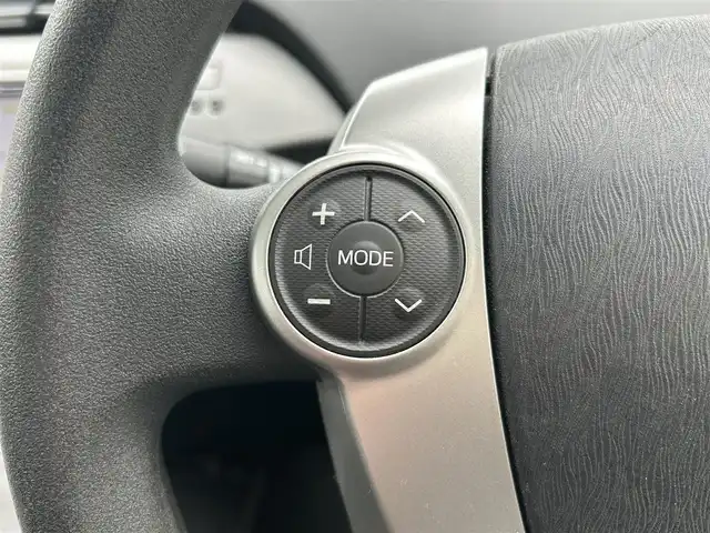 トヨタ プリウス L 宮崎県 2013(平25)年 8.8万km スーパーホワイトⅡ (株)IDOMが運営する【じしゃロン宮崎店】の自社ローン対象車両になります。こちらは現金ご利用時の価格です。/自社ローンご希望の方は別途その旨お申付け下さい。//ナビ(AVIC-MRZ05)//TV/CD/DVD//ETC//バックカメラ//ヘッドライトレベライザー//社外フロアマット//純正アルミホイール//ドアバイザー//ステアリングスイッチ（反応なし）