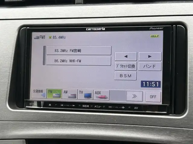 トヨタ プリウス L 宮崎県 2013(平25)年 8.8万km スーパーホワイトⅡ (株)IDOMが運営する【じしゃロン宮崎店】の自社ローン対象車両になります。こちらは現金ご利用時の価格です。/自社ローンご希望の方は別途その旨お申付け下さい。//ナビ(AVIC-MRZ05)//TV/CD/DVD//ETC//バックカメラ//ヘッドライトレベライザー//社外フロアマット//純正アルミホイール//ドアバイザー//ステアリングスイッチ（反応なし）