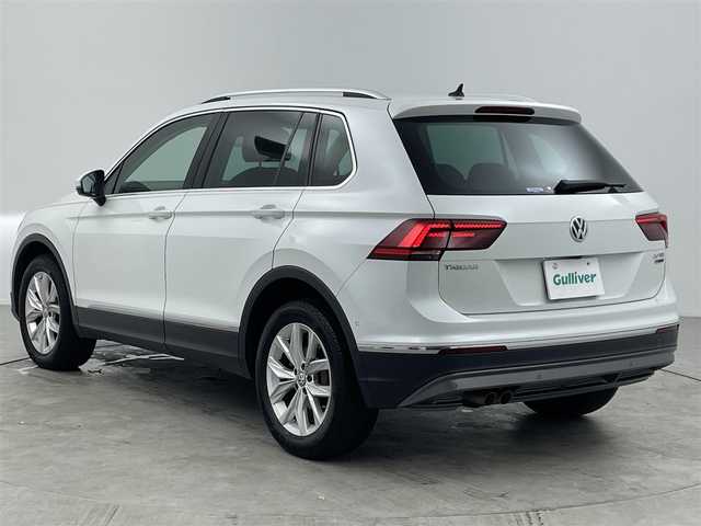 フォルクスワーゲン ティグアン TDI 4モーション ハイライン 大分県 2020(令2)年 5.4万km ピュアホワイト Volkswagen純正インフォテイメントシステム/Discover Pro/(CD、DVD、Bluetooth、AM、FM）/ETC2.0/4MOTIONアクティブコントロール/オンロード、スノー、オフロード、オフロードカスタム/Active Info Display/全席シートヒーター/ヘッドアップディスプレイ/パワーテールゲート/LEDヘッドライト/シルバールーフレール/自動防眩ルームミラー/オートライト/レインセンサー/アクティブクルーズコントール/渋滞時追従支援システム/レーンキープアシスト/レーンチェンジアシスト/ダイナミックコーナリングアシスト/スタティックコーナリングライト/ダイナミックライトアシスト/リアビューカメラ/アラウンドビューカメラ/駐車支援システム/ドライバー疲労検知システム/パークディスタンスコントロール/リアトラフィックアラート/プリクラッシュブレーキシステム/プロアクティブオキュバントプロテクション/オプティカルパーlキングシステム/ESC/パドルシフト