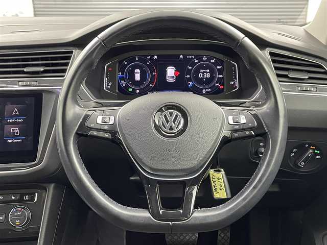 フォルクスワーゲン ティグアン TDI 4モーション ハイライン 大分県 2020(令2)年 5.4万km ピュアホワイト Volkswagen純正インフォテイメントシステム/Discover Pro/(CD、DVD、Bluetooth、AM、FM）/ETC2.0/4MOTIONアクティブコントロール/オンロード、スノー、オフロード、オフロードカスタム/Active Info Display/全席シートヒーター/ヘッドアップディスプレイ/パワーテールゲート/LEDヘッドライト/シルバールーフレール/自動防眩ルームミラー/オートライト/レインセンサー/アクティブクルーズコントール/渋滞時追従支援システム/レーンキープアシスト/レーンチェンジアシスト/ダイナミックコーナリングアシスト/スタティックコーナリングライト/ダイナミックライトアシスト/リアビューカメラ/アラウンドビューカメラ/駐車支援システム/ドライバー疲労検知システム/パークディスタンスコントロール/リアトラフィックアラート/プリクラッシュブレーキシステム/プロアクティブオキュバントプロテクション/オプティカルパーlキングシステム/ESC/パドルシフト