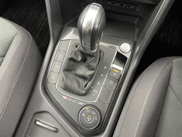 フォルクスワーゲン ティグアン TDI 4モーション ハイライン 大分県 2020(令2)年 5.4万km ピュアホワイト Volkswagen純正インフォテイメントシステム/Discover Pro/(CD、DVD、Bluetooth、AM、FM）/ETC2.0/4MOTIONアクティブコントロール/オンロード、スノー、オフロード、オフロードカスタム/Active Info Display/全席シートヒーター/ヘッドアップディスプレイ/パワーテールゲート/LEDヘッドライト/シルバールーフレール/自動防眩ルームミラー/オートライト/レインセンサー/アクティブクルーズコントール/渋滞時追従支援システム/レーンキープアシスト/レーンチェンジアシスト/ダイナミックコーナリングアシスト/スタティックコーナリングライト/ダイナミックライトアシスト/リアビューカメラ/アラウンドビューカメラ/駐車支援システム/ドライバー疲労検知システム/パークディスタンスコントロール/リアトラフィックアラート/プリクラッシュブレーキシステム/プロアクティブオキュバントプロテクション/オプティカルパーlキングシステム/ESC/パドルシフト