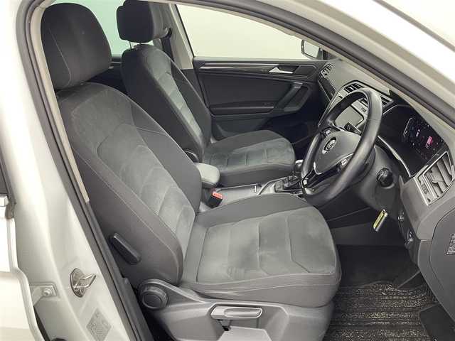 フォルクスワーゲン ティグアン TDI 4モーション ハイライン 大分県 2020(令2)年 5.4万km ピュアホワイト Volkswagen純正インフォテイメントシステム/Discover Pro/(CD、DVD、Bluetooth、AM、FM）/ETC2.0/4MOTIONアクティブコントロール/オンロード、スノー、オフロード、オフロードカスタム/Active Info Display/全席シートヒーター/ヘッドアップディスプレイ/パワーテールゲート/LEDヘッドライト/シルバールーフレール/自動防眩ルームミラー/オートライト/レインセンサー/アクティブクルーズコントール/渋滞時追従支援システム/レーンキープアシスト/レーンチェンジアシスト/ダイナミックコーナリングアシスト/スタティックコーナリングライト/ダイナミックライトアシスト/リアビューカメラ/アラウンドビューカメラ/駐車支援システム/ドライバー疲労検知システム/パークディスタンスコントロール/リアトラフィックアラート/プリクラッシュブレーキシステム/プロアクティブオキュバントプロテクション/オプティカルパーlキングシステム/ESC/パドルシフト