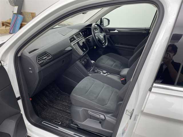 フォルクスワーゲン ティグアン TDI 4モーション ハイライン 大分県 2020(令2)年 5.4万km ピュアホワイト Volkswagen純正インフォテイメントシステム/Discover Pro/(CD、DVD、Bluetooth、AM、FM）/ETC2.0/4MOTIONアクティブコントロール/オンロード、スノー、オフロード、オフロードカスタム/Active Info Display/全席シートヒーター/ヘッドアップディスプレイ/パワーテールゲート/LEDヘッドライト/シルバールーフレール/自動防眩ルームミラー/オートライト/レインセンサー/アクティブクルーズコントール/渋滞時追従支援システム/レーンキープアシスト/レーンチェンジアシスト/ダイナミックコーナリングアシスト/スタティックコーナリングライト/ダイナミックライトアシスト/リアビューカメラ/アラウンドビューカメラ/駐車支援システム/ドライバー疲労検知システム/パークディスタンスコントロール/リアトラフィックアラート/プリクラッシュブレーキシステム/プロアクティブオキュバントプロテクション/オプティカルパーlキングシステム/ESC/パドルシフト